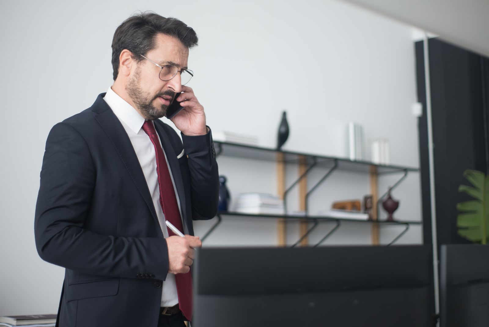 Référence photo – Le cabinet, principe Disponibilité : Maître au téléphone Le cabinet, principe Disponibilité : Maître au téléphone