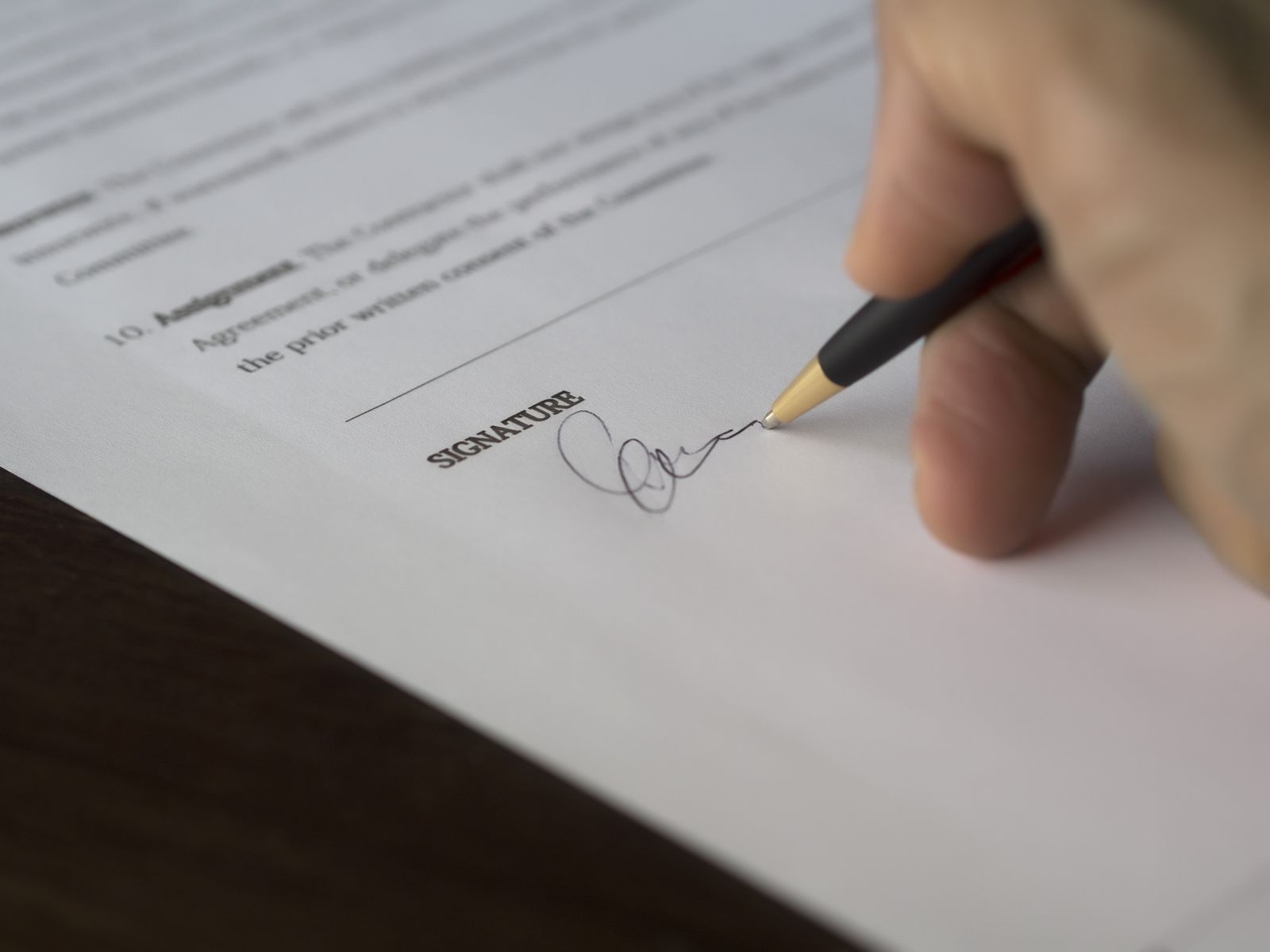 Référence photo – Le cabinet, principe Transparence : signature de la convention d’honoraires Le cabinet, principe Transparence : signature de la convention d’honoraires